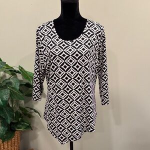 Lulu-B Geometric Black, White, & Tan Top with Asymmetrical Hem